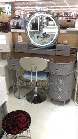 Good Quality. Dressing Mirror