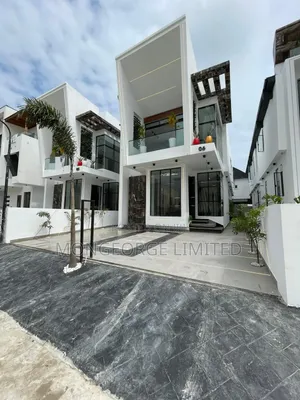 5bdrm Duplex in Chevron for sale