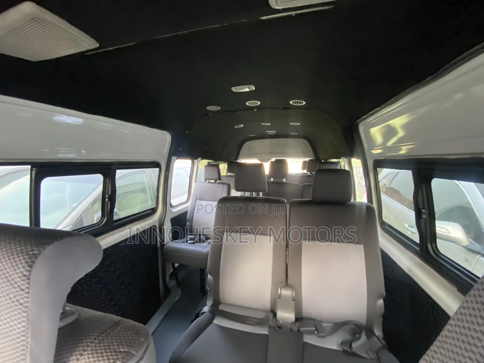 Toyota HiAce 2010 White