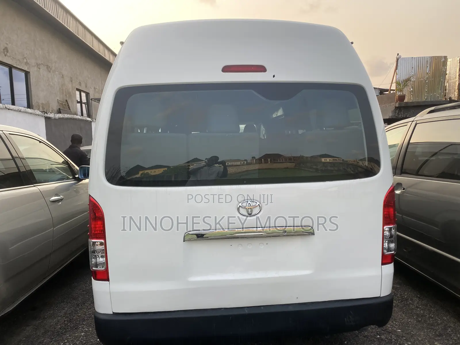 Toyota HiAce 2010 White