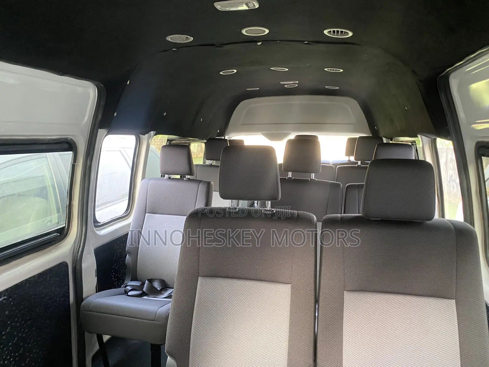 Toyota HiAce 2010 White