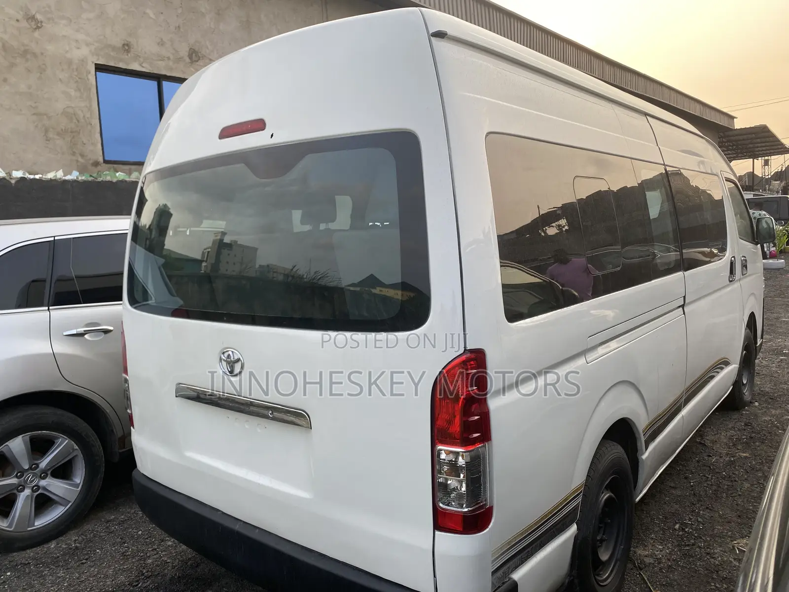 Toyota HiAce 2010 White