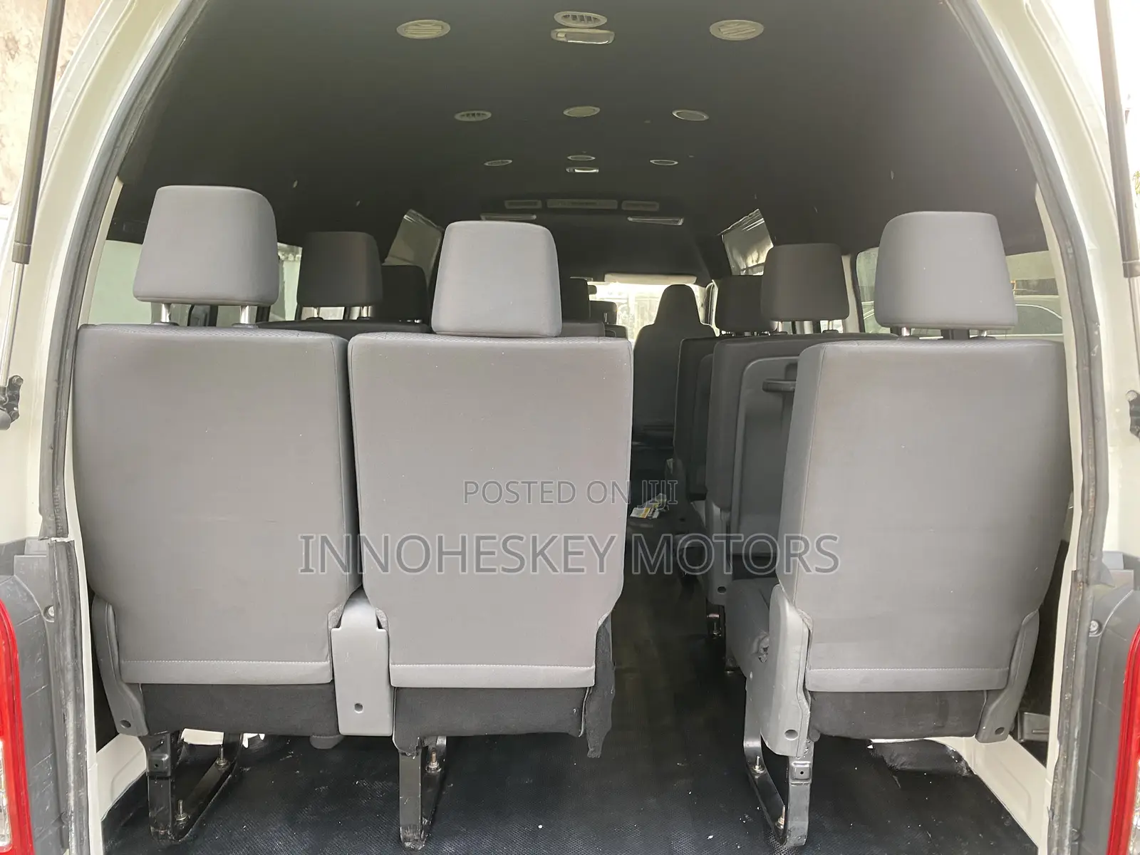 Toyota HiAce 2010 White