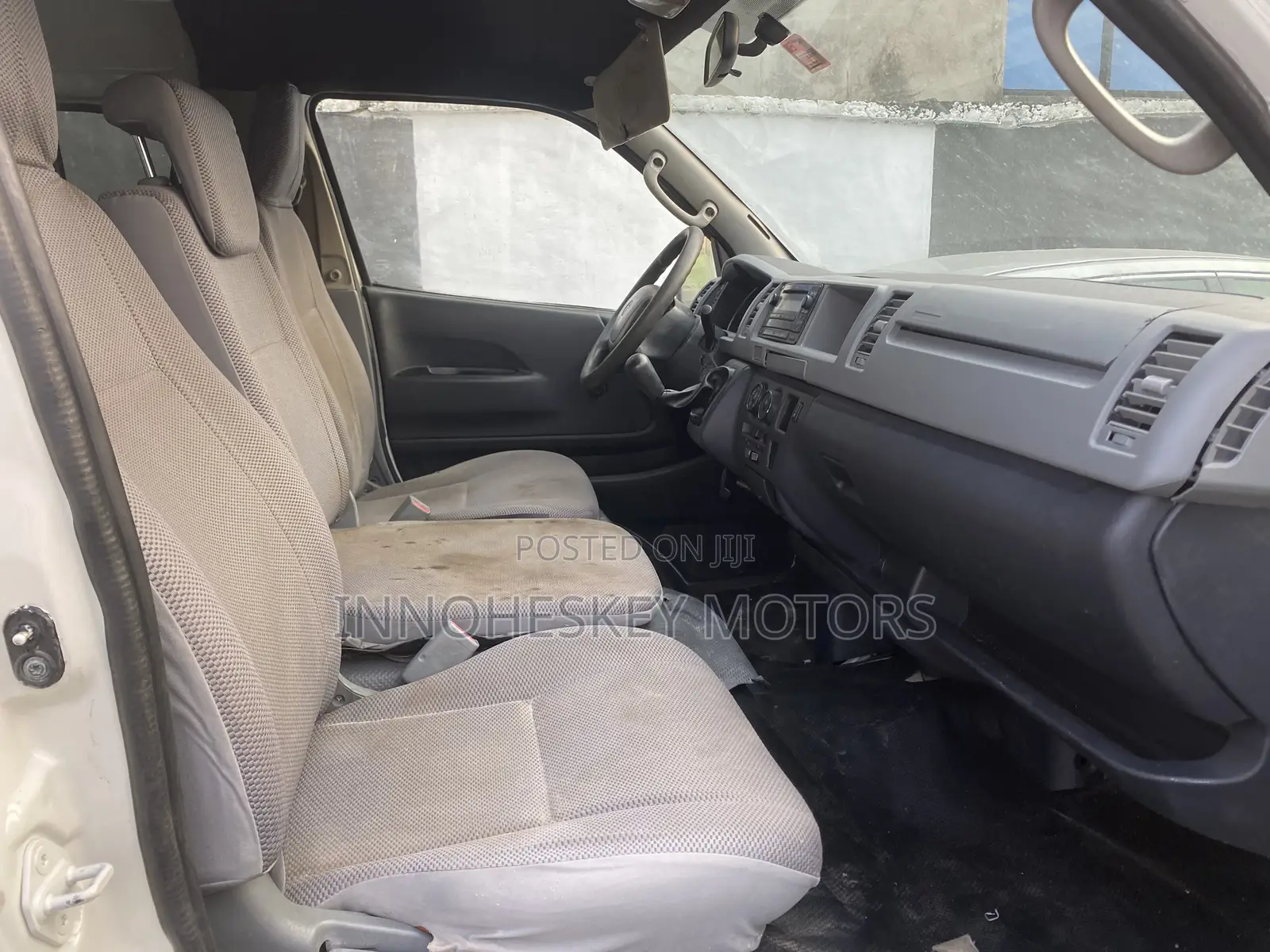 Toyota HiAce 2010 White