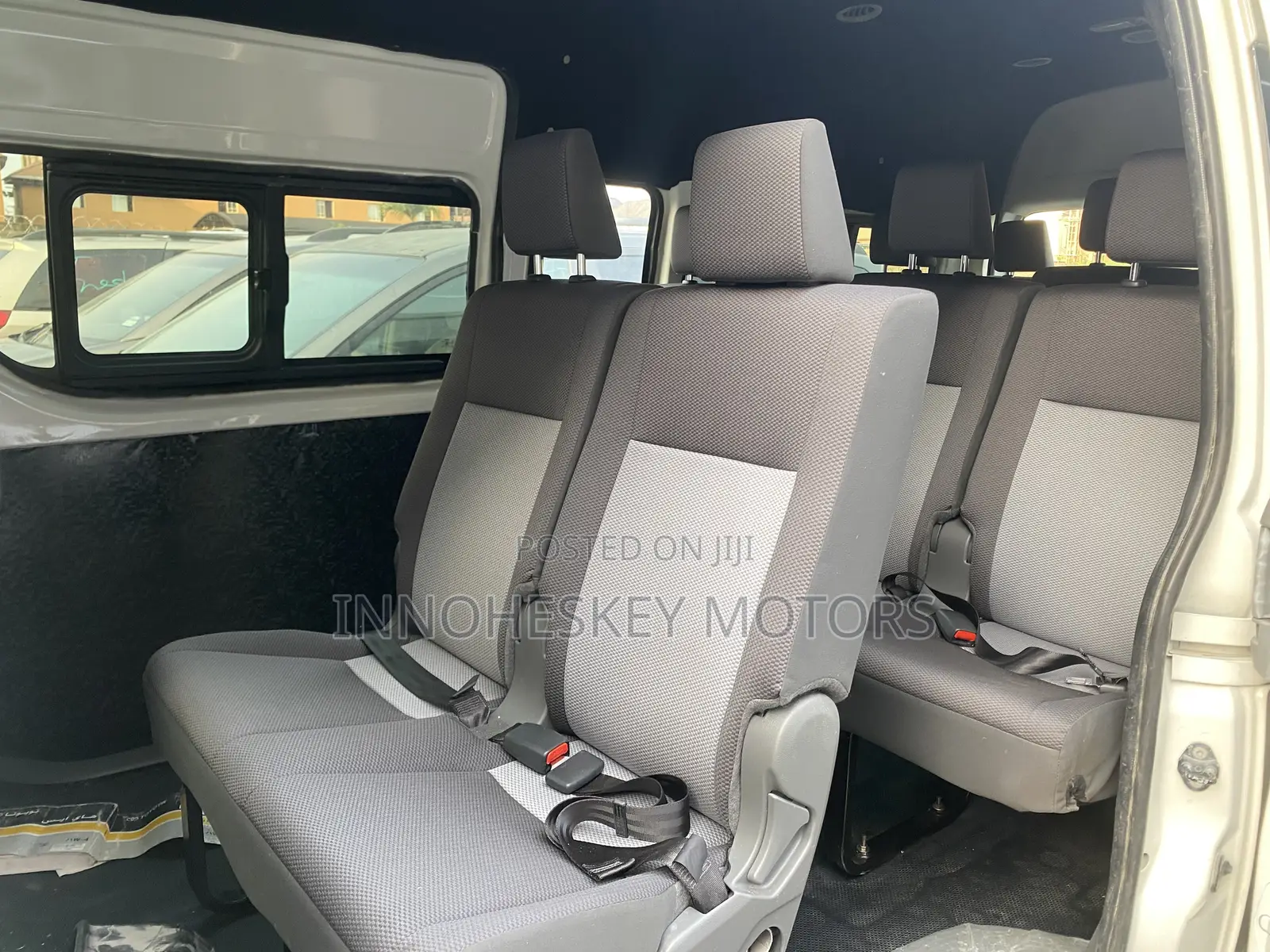 Toyota HiAce 2010 White