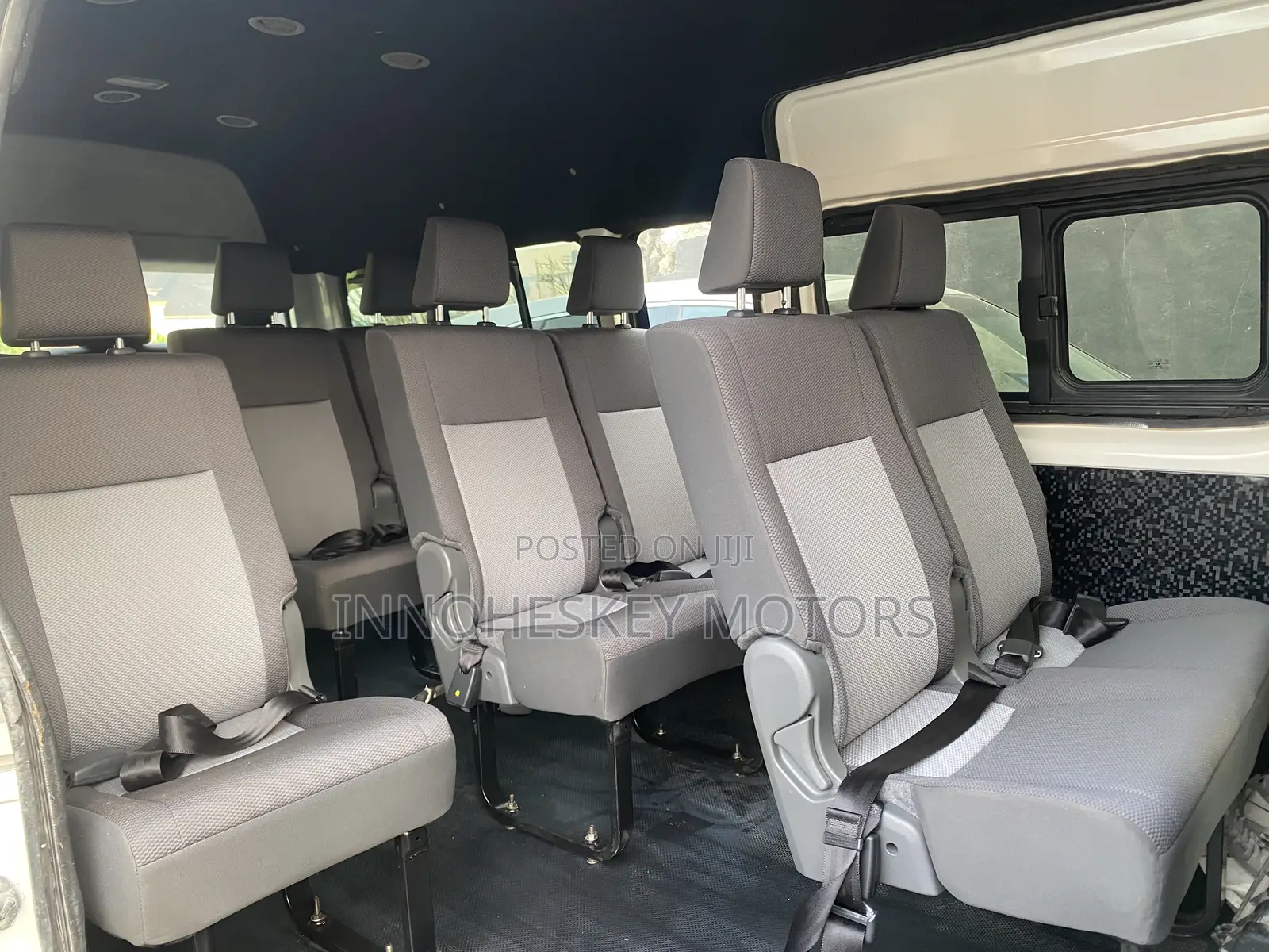 Toyota HiAce 2010 White