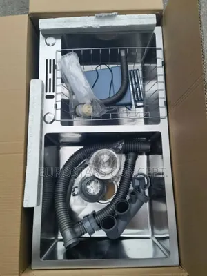 Double Kitchen Sink With Basket an Soap Dispenser
