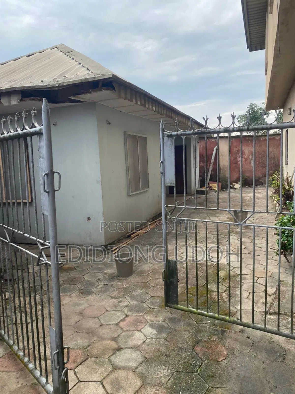5bdrm Duplex in Obio Imoh Off Oron for sale