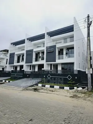 5bdrm House in Lekki for sale