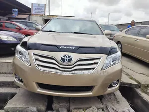 Toyota Camry 2009 Gold