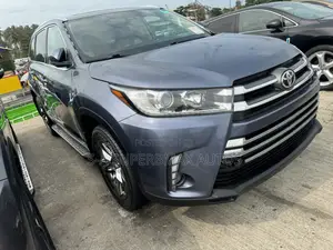 Toyota Highlander XLE 4x4 V6 (3.5L 6cyl 8A) 2018 Blue