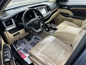 Toyota Highlander XLE 4x4 V6 (3.5L 6cyl 8A) 2018 Blue