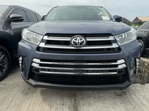 Toyota Highlander XLE 4x4 V6 (3.5L 6cyl 8A) 2018 Blue