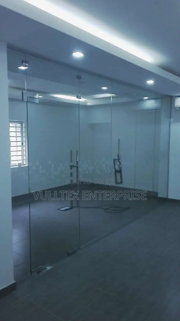 Office Space Partition. Using Plain Glass