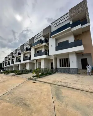 6bdrm Townhouse Terrace In Mbora For Sale