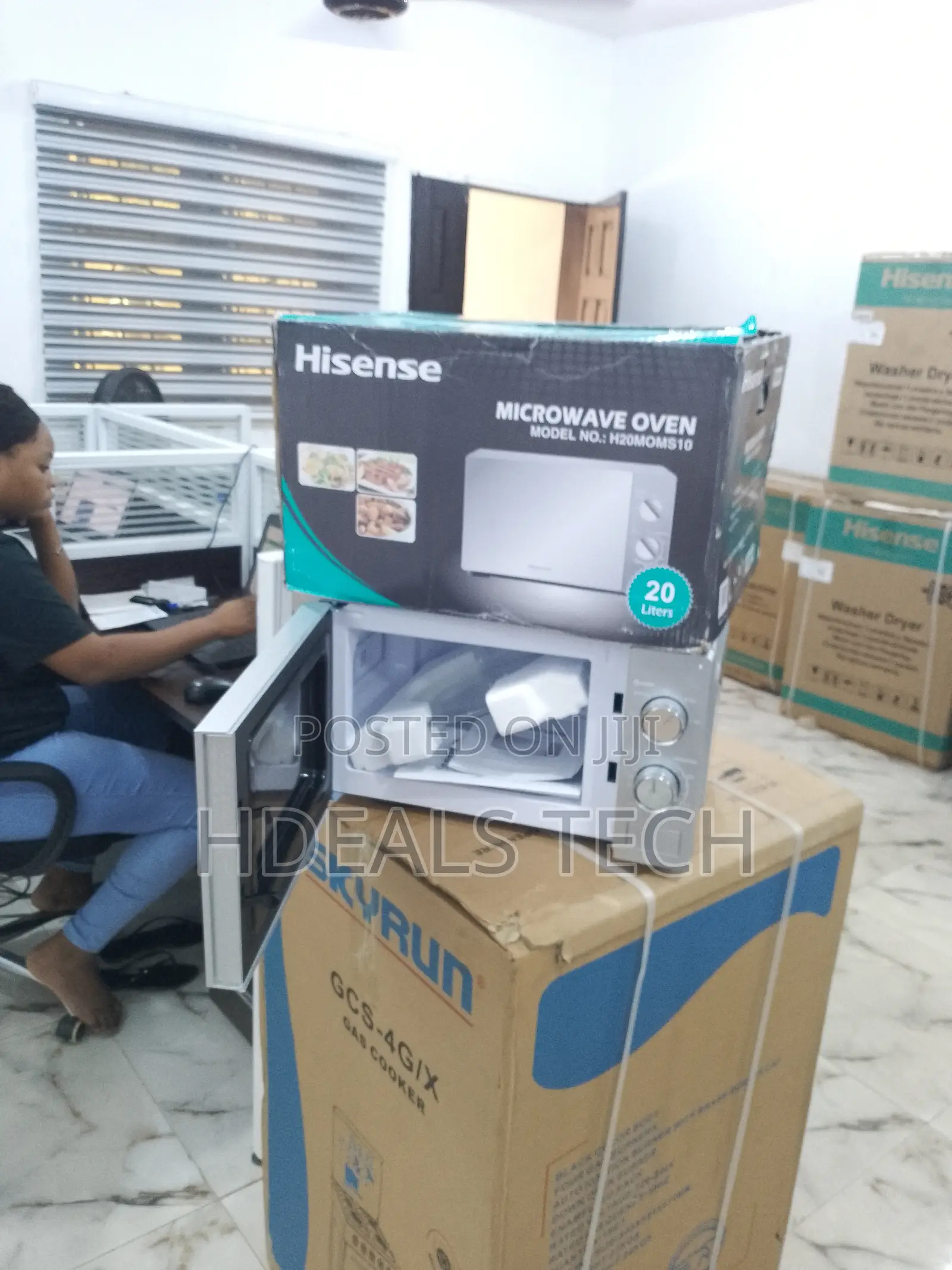 Power Saving HISENSE Microwaves 20 Litres.