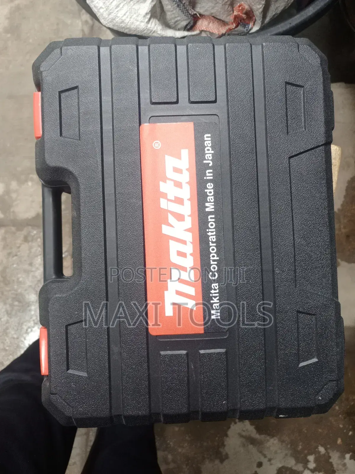 Makita Cordless Cutting Machine 4