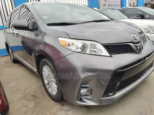 Toyota Sienna 2017 Gray