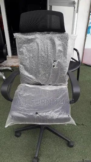 Quality Office Chair With Head Rest and Back Support