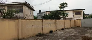 12bdrm Duplex in New Gra Port for sale