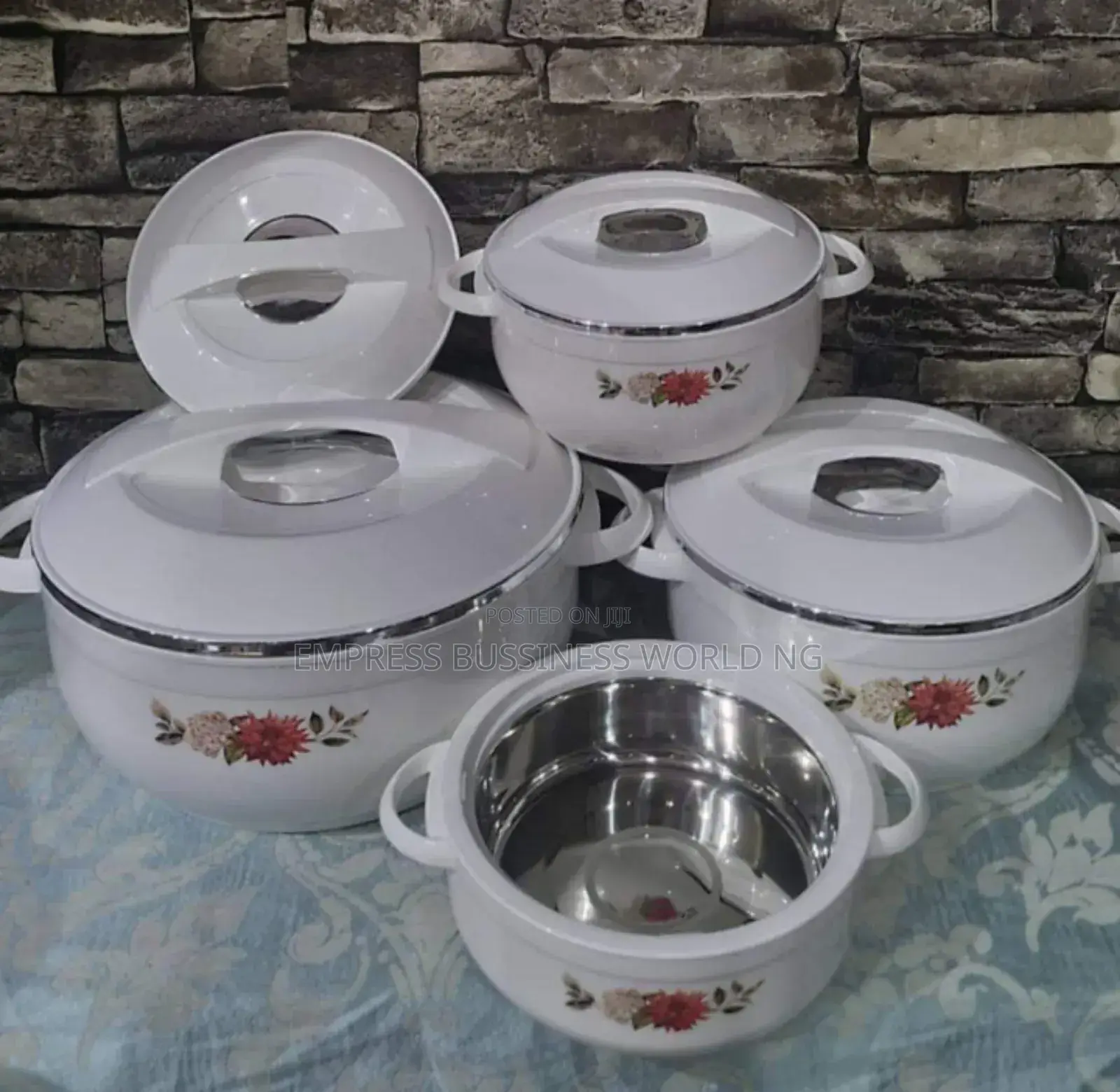Set Of Insulated Dishes
