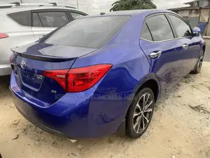 Toyota Corolla SE Special Edition 4dr Sedan (1.8L 4cyl CVT) 2017 Blue