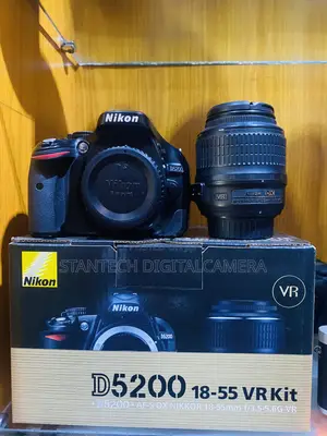 Nikon D5200 With 18-55mm