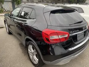 Mercedes-Benz GLA-Class 2017 Black