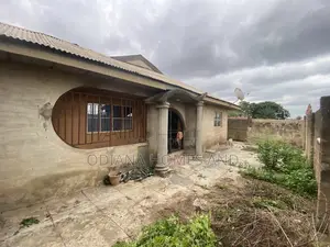 4bdrm Bungalow in Ogungbade, Off New, Ibadan for sale
