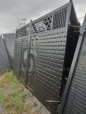 Bi Part Swing Gates 12feet
