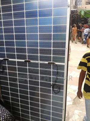 Original Jinko Solar Panel Byphycal Panel Mono Half Cut 700w