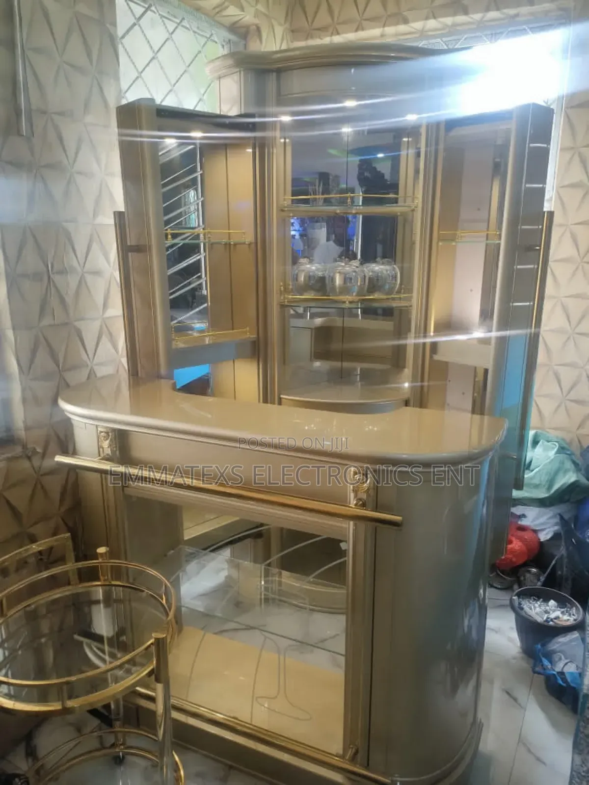 Executive Bar Stand