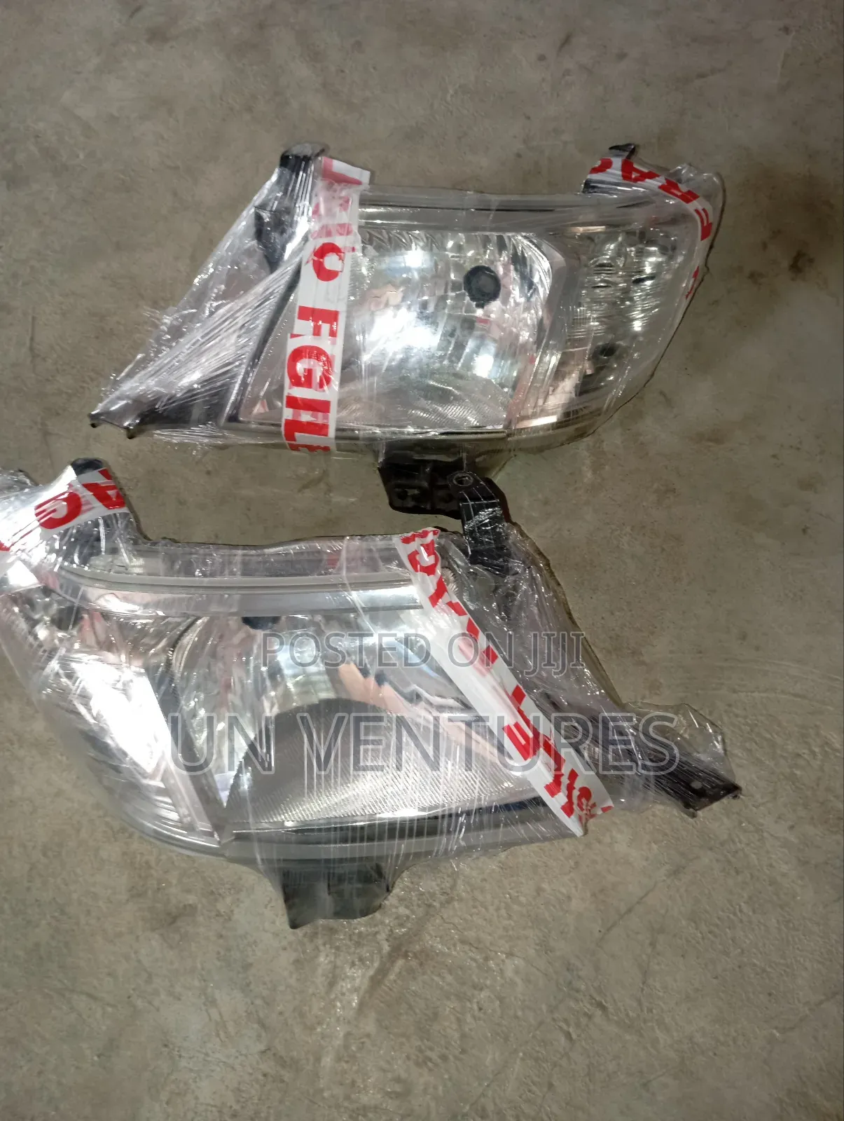 Head Light Toyota Hilux 012