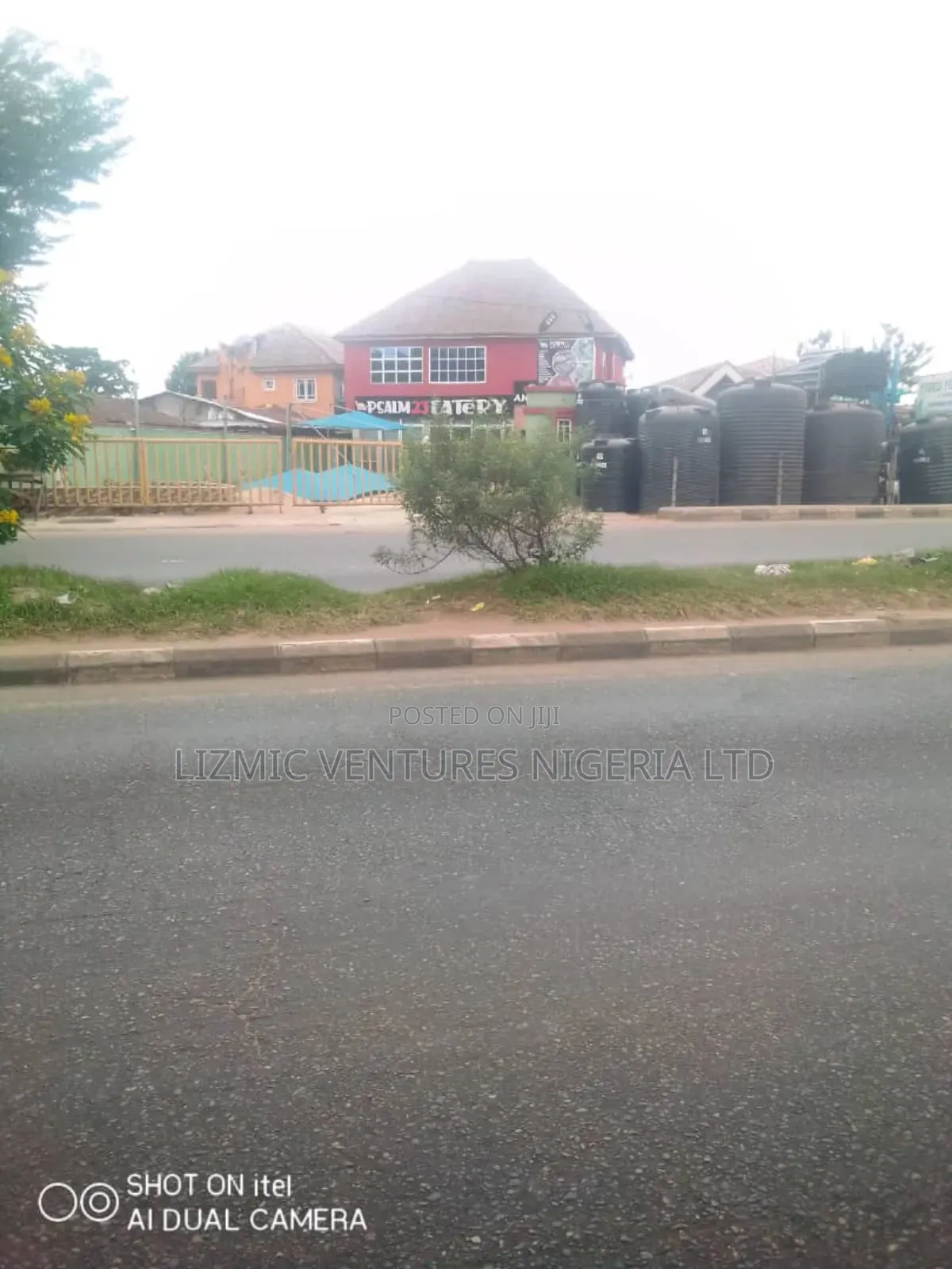 A Building Good for Eatery and Commercial Purpose