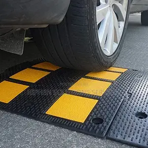 Rubber Hump Speed Bump For Vehicle Traffic Road Vehicles