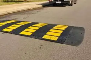 Rubber Speed Bump 90 X 50 Cm