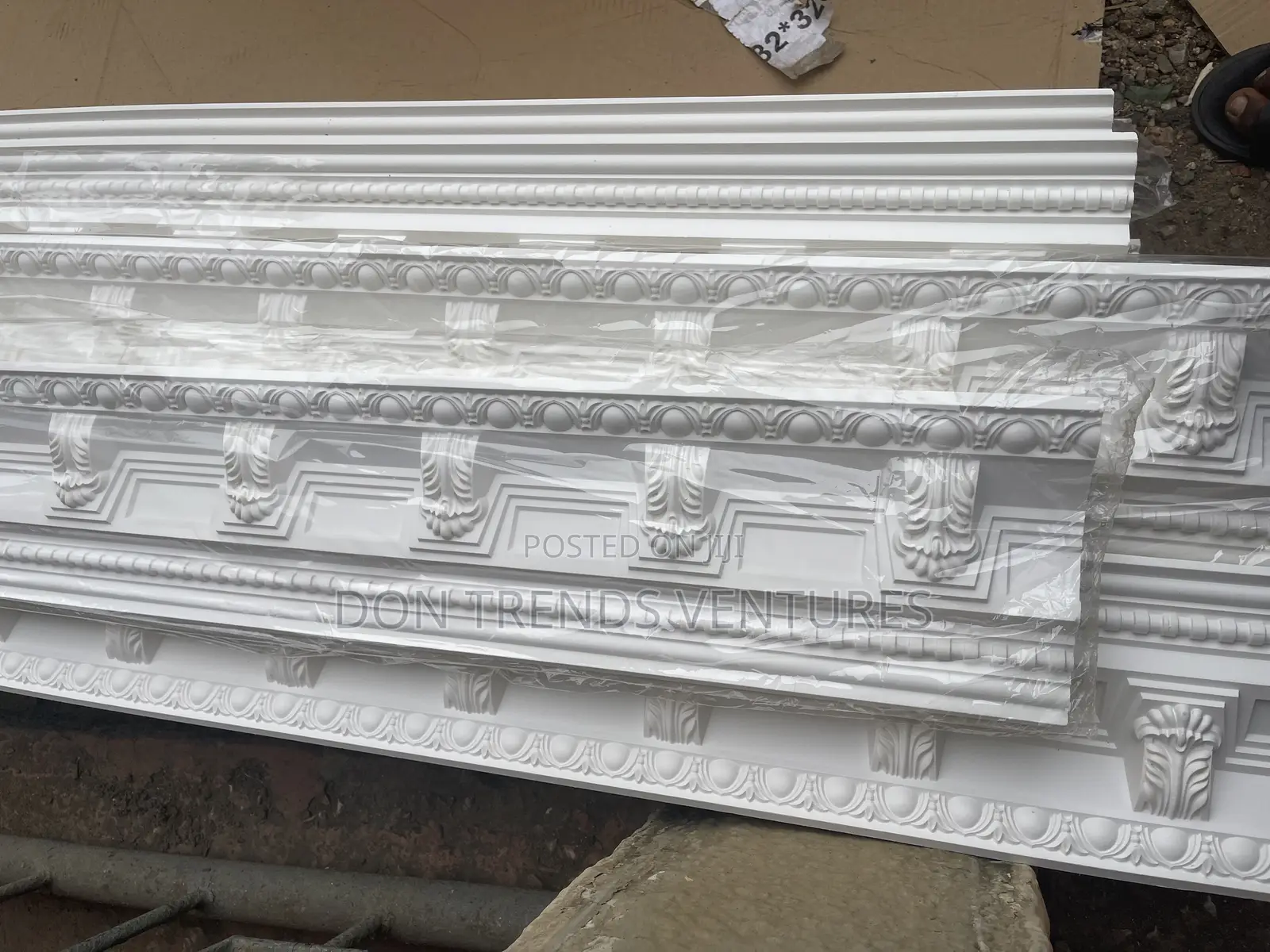 Horse Leg Ceiling Cornice