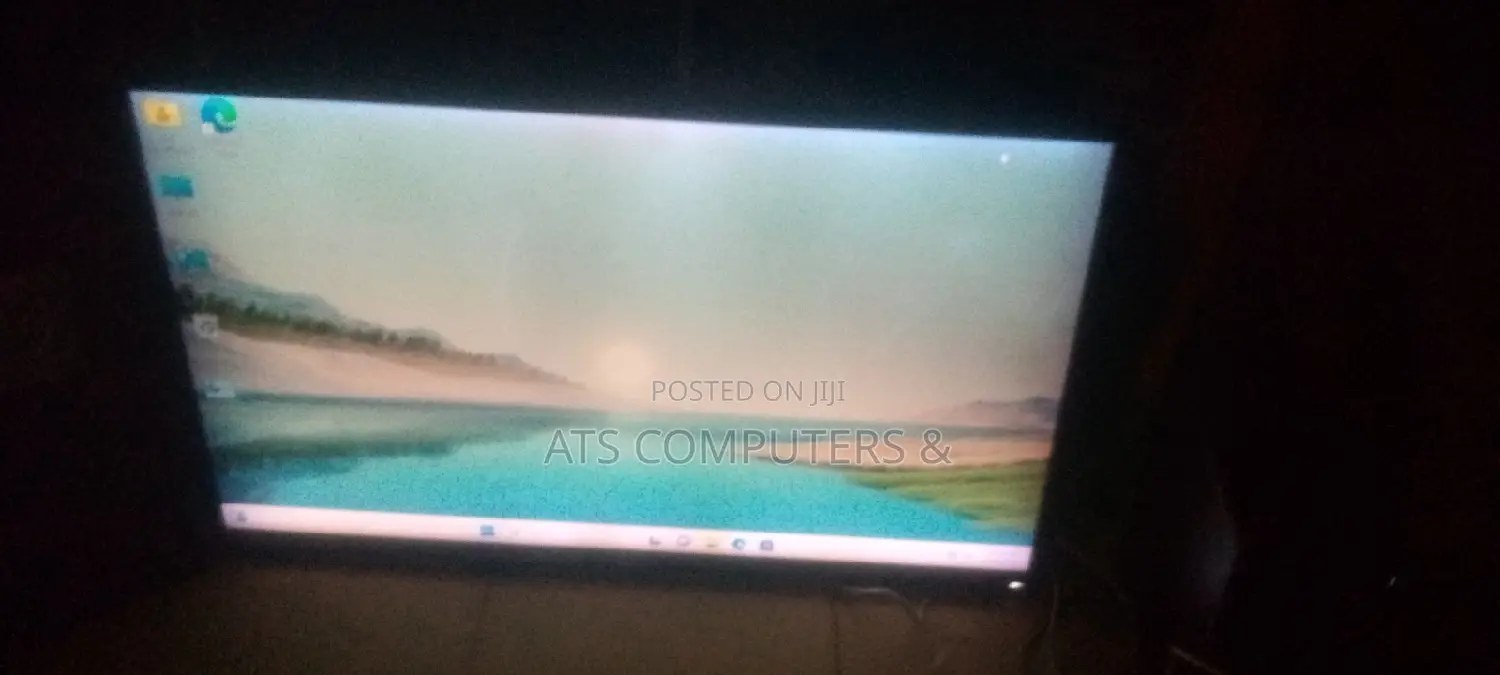 43 Inches Uhd Monitor