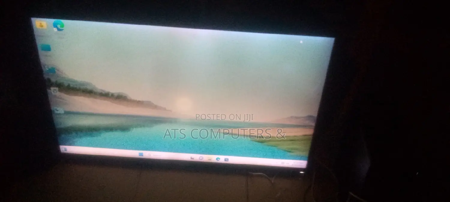 43 Inches Uhd Monitor