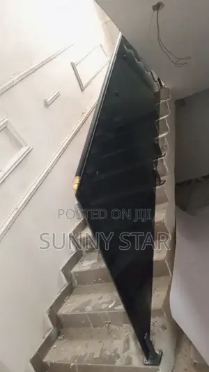 Step Frameless Glass Rails