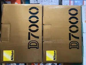 Nkon D7000 With 18-105mm
