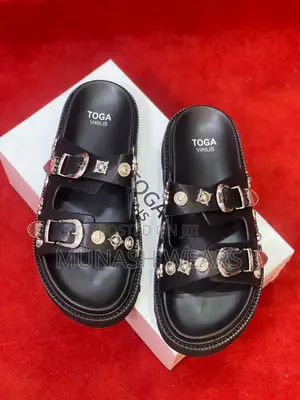 Photo - Toga Verilis Slide