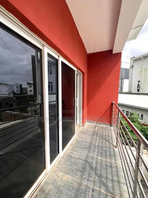 5bdrm Duplex in In An Estate for sale