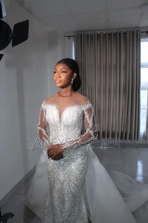 2-in-1 Luxury Wedding Dress With Cathedral Veil