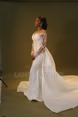 2-in-1 Luxury Wedding Dress With Cathedral Veil