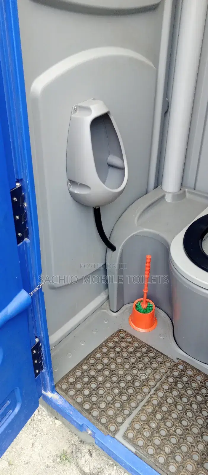 Quick Delivery Mobile Toilets for Lagos Construction Project