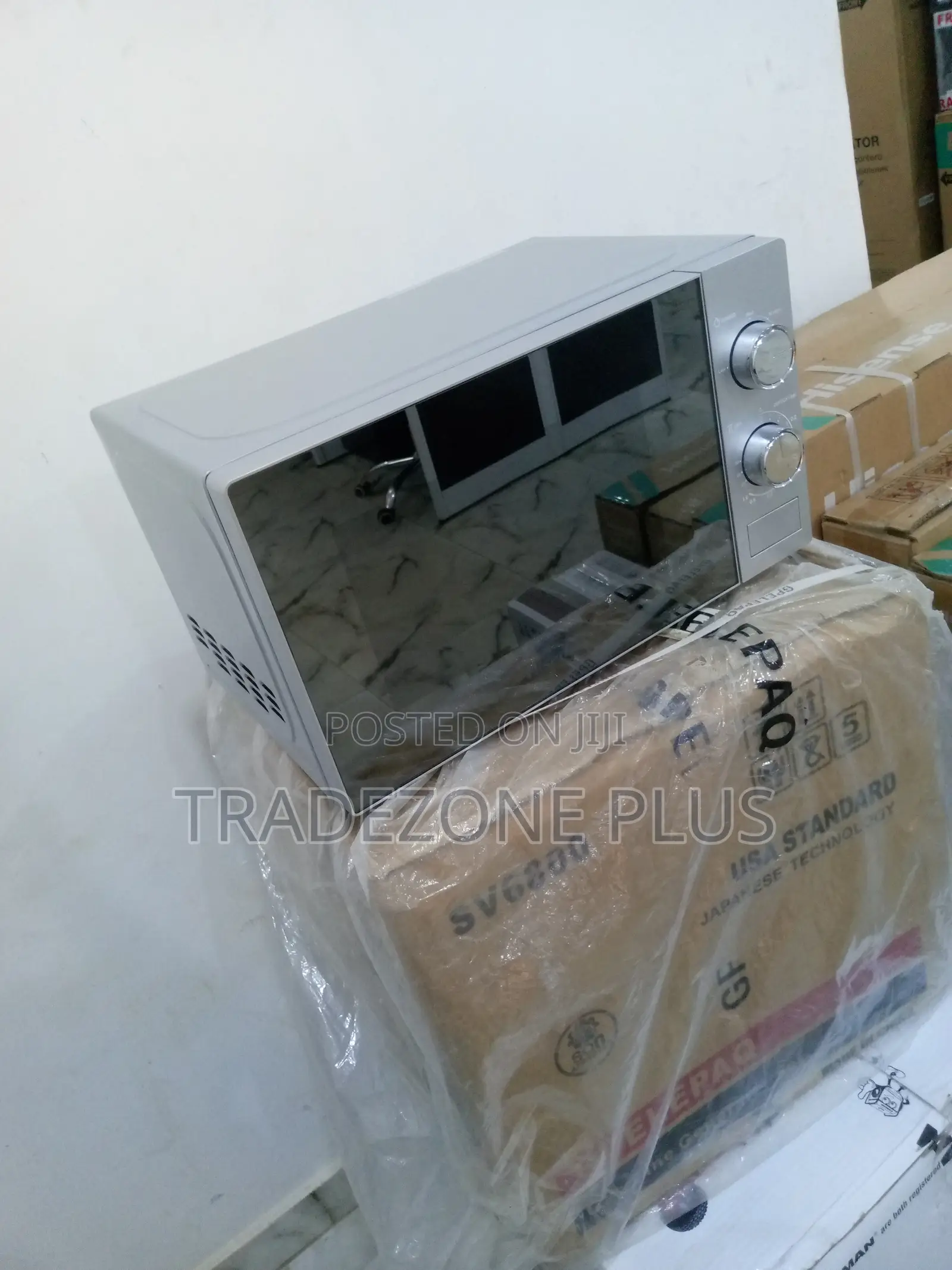 Classic Hisense H20moms10 700W 20L Microwave Oven