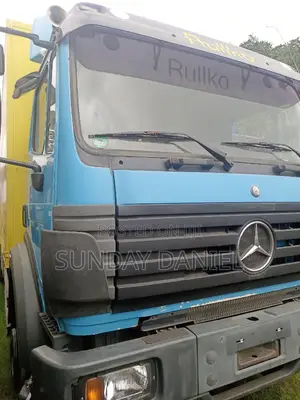 Mercedes Benz Cooling Truck 8 Tyres Tokunbo