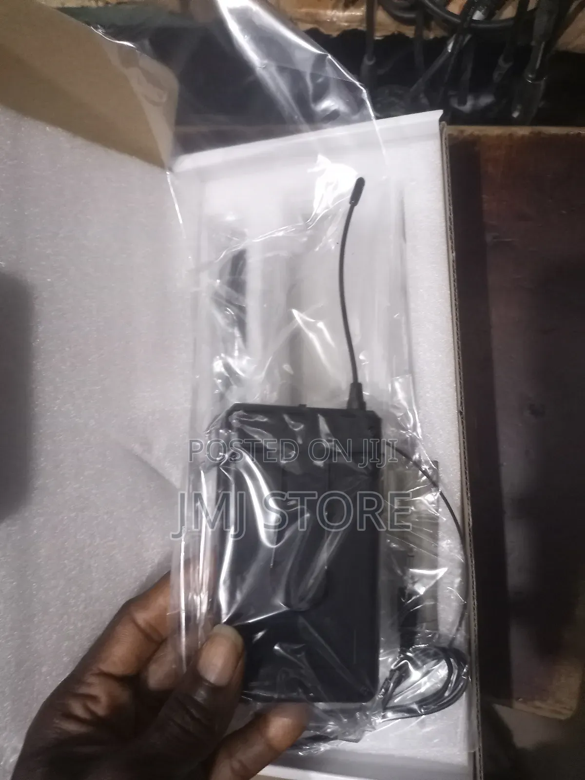 Universal B L X Wireless Microphone