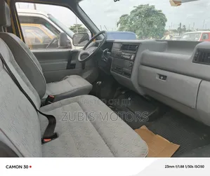 Volkswagen Transporter 2005 Yellow